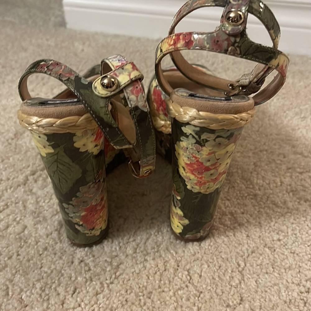 Dolce and Gabanna Hydrangea Heels - Picture 3 of 4